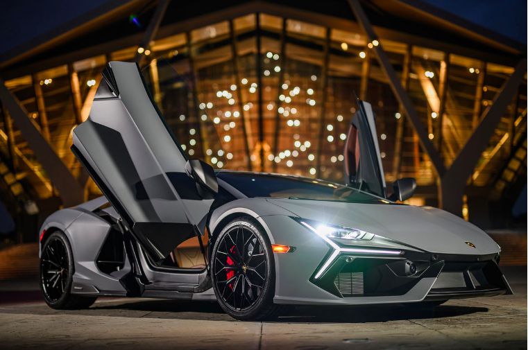 Siêu xe Lamborghini Revuelto ra mắt tại Thái Lan, nếu về Việt Nam giá không rẻ